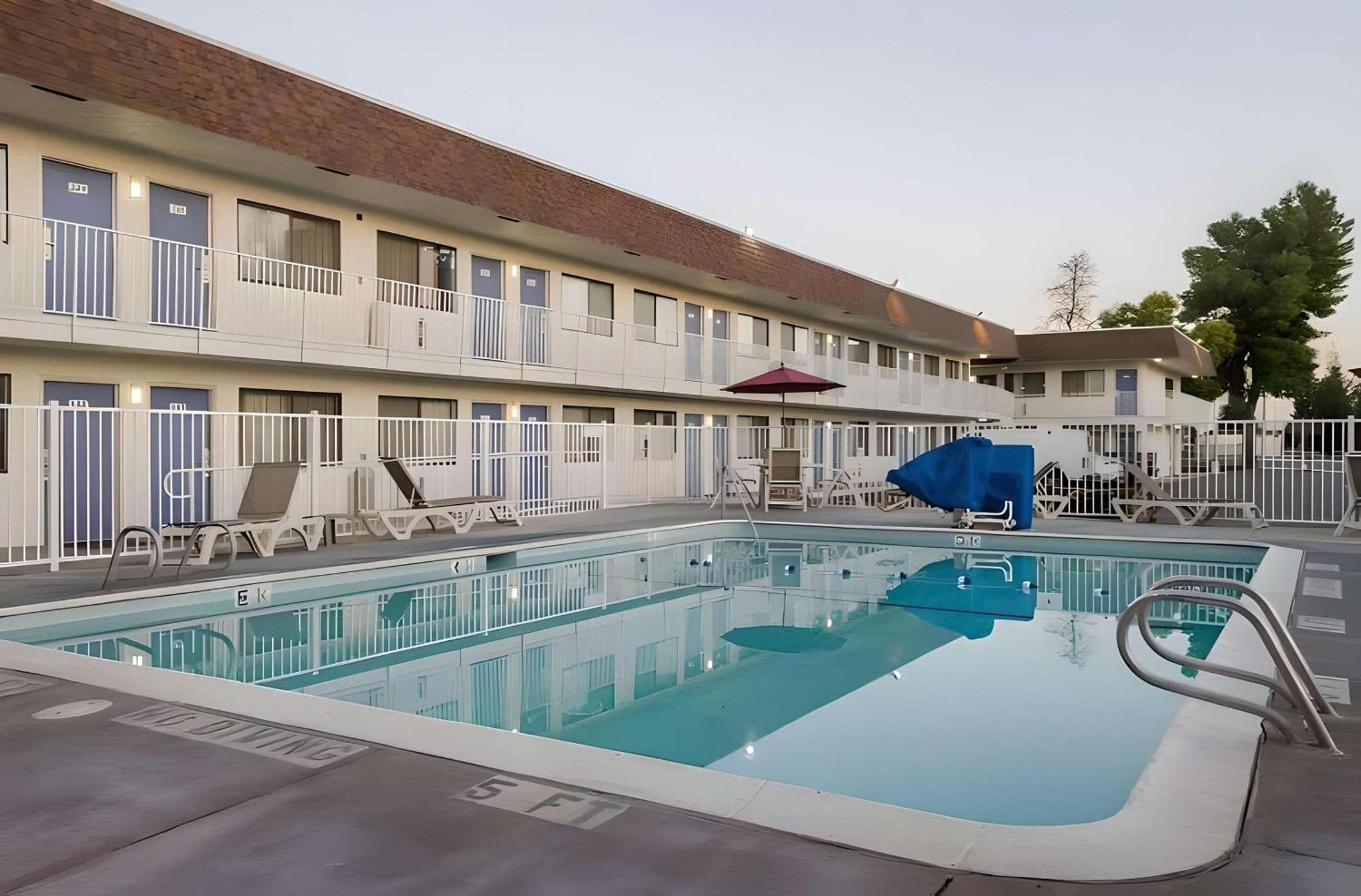 Park Inn By Radisson, Turlock Exteriör bild