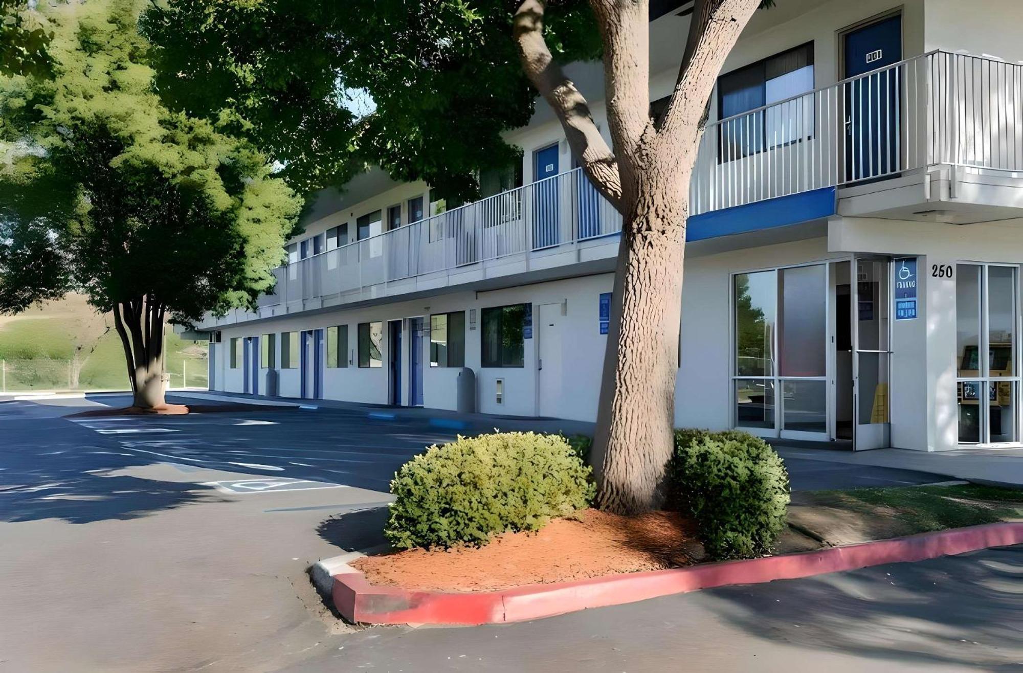 Park Inn By Radisson, Turlock Exteriör bild