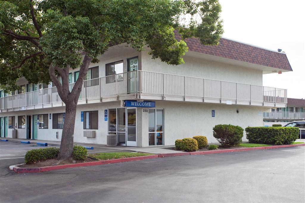 Park Inn By Radisson, Turlock Exteriör bild
